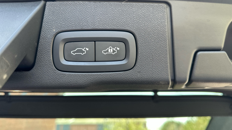 Volvo XC60 2.0 B5P Plus Dark 5dr AWD Geartronic Petrol Estate